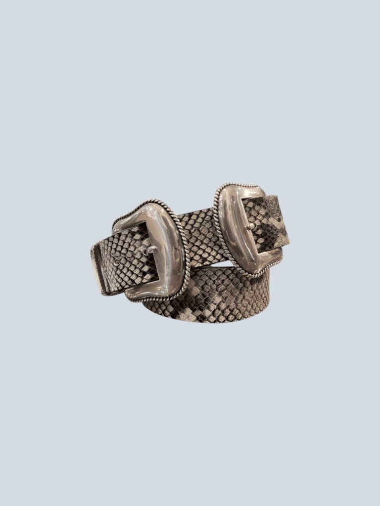 The belt cintura in pelle stampa pitone con doppia fibbia.