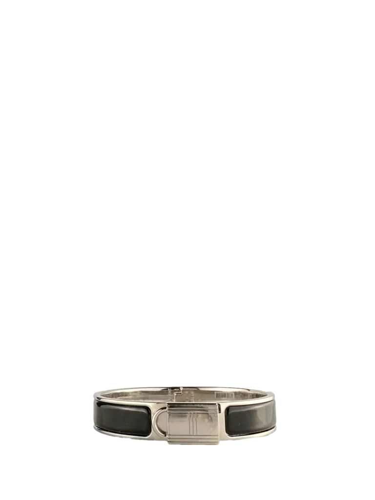 Metal logo bracelet.