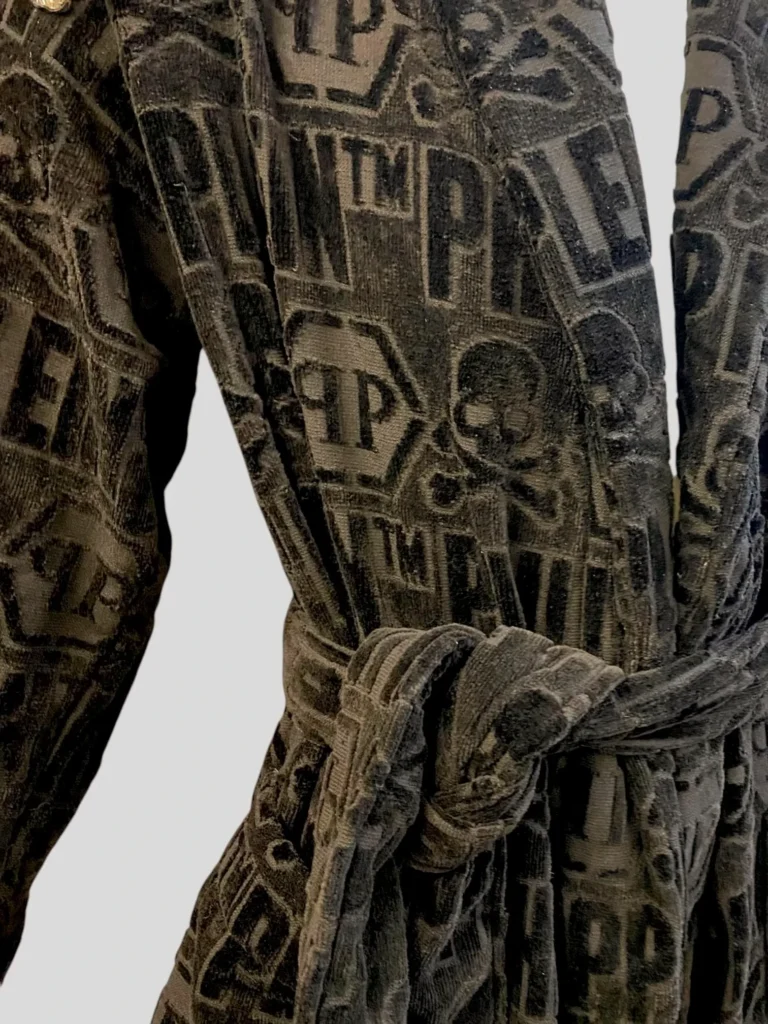 Crystal-embellished bathrobe., photo 3 of 5