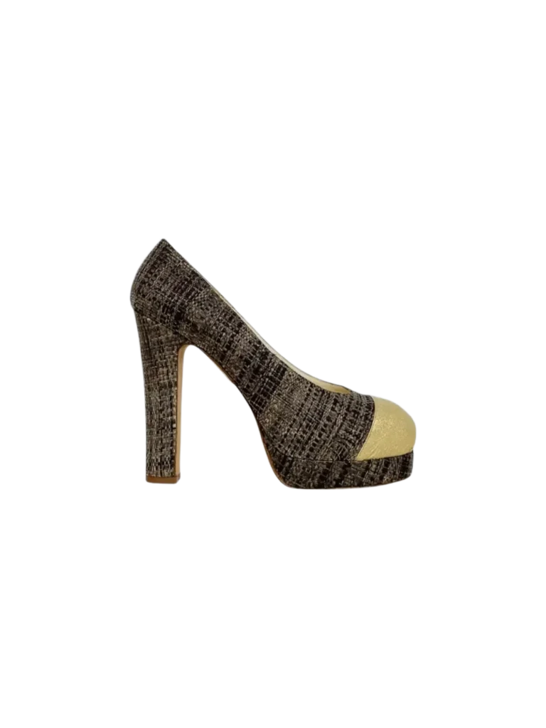 Raffia pumps with logo.