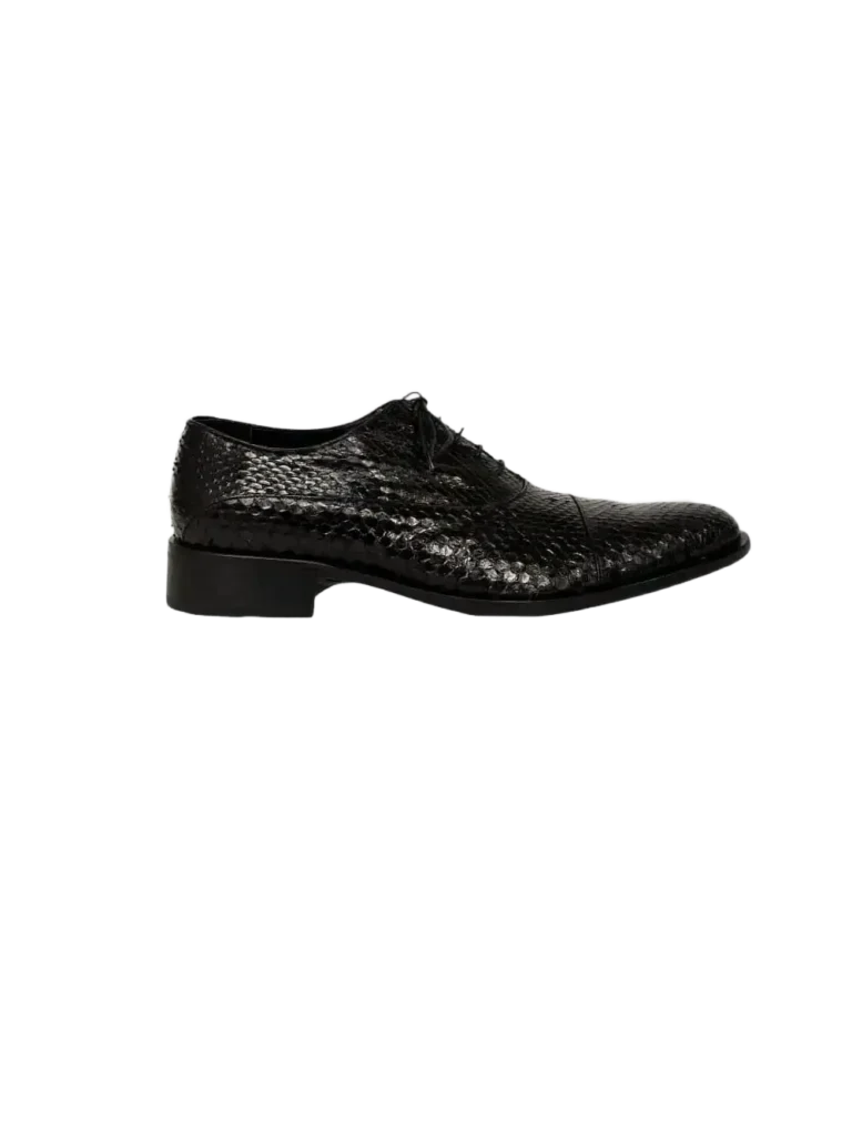 Scarpe stringate in pelle esotica.