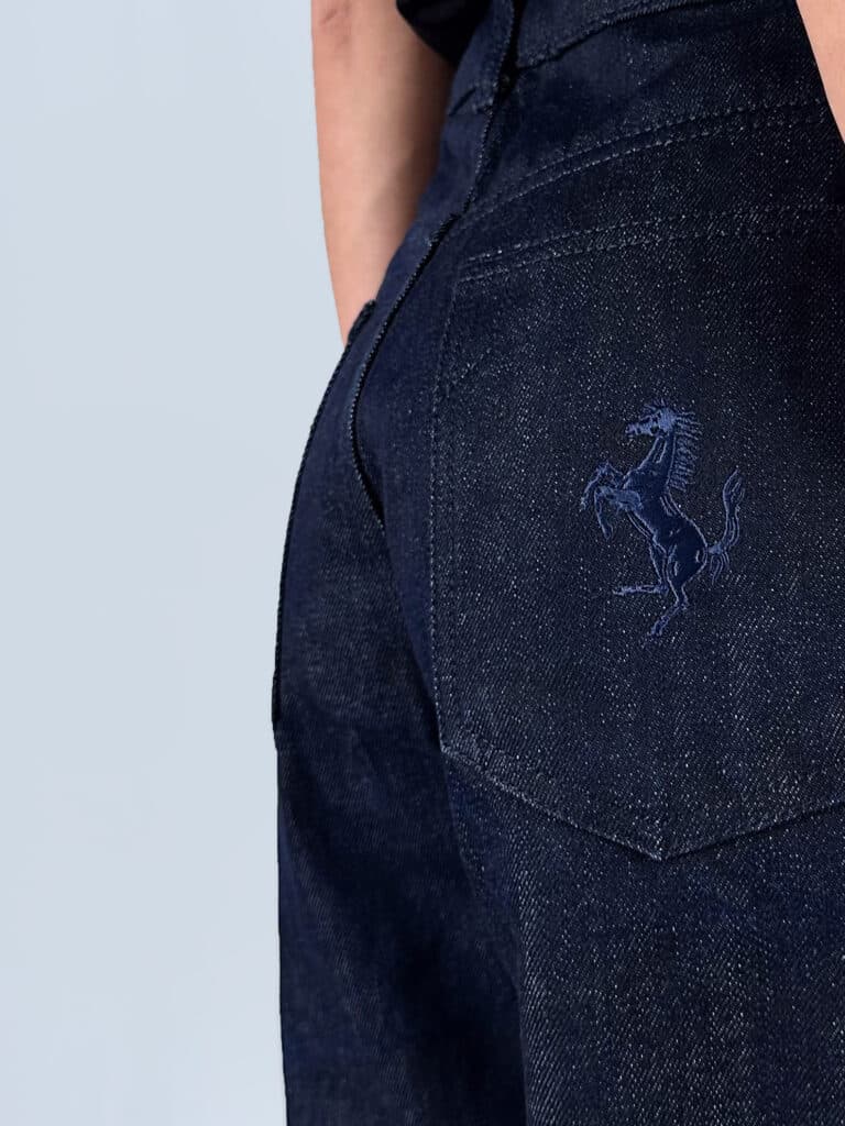 Pantaloni jeans a vita alta, 27., foto 4 di 5