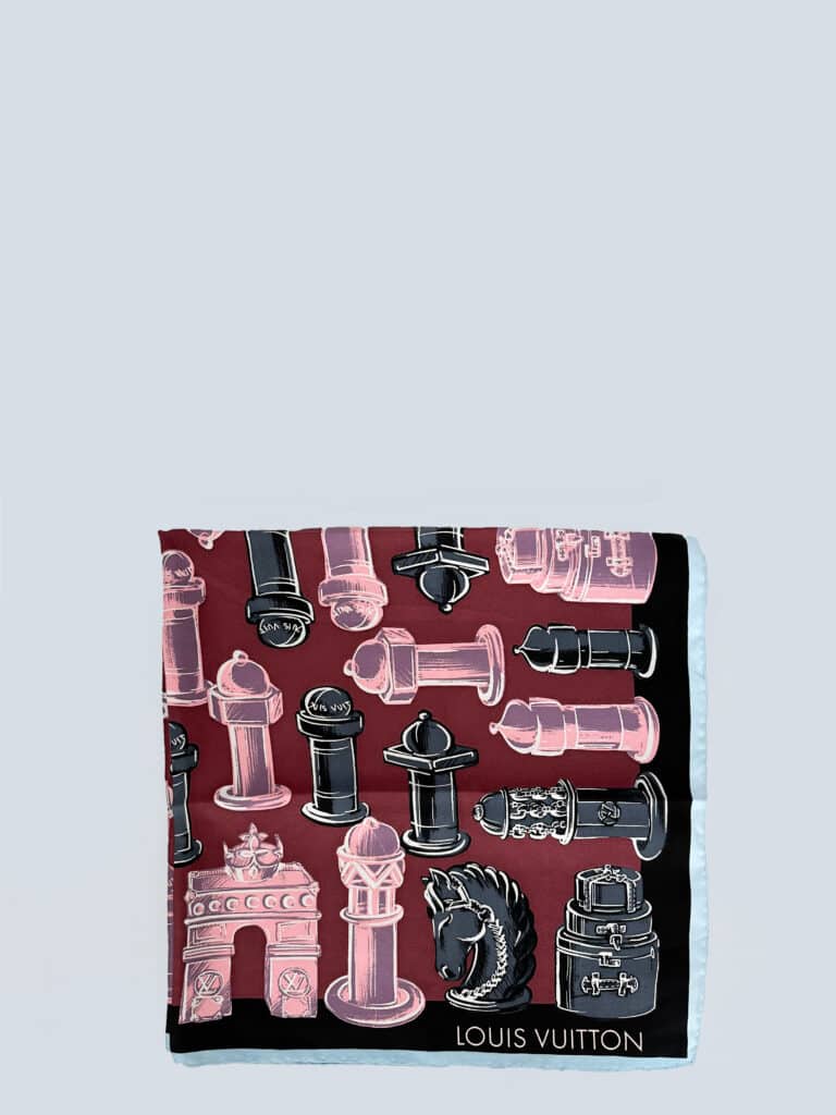 <b> Louis Vuitton </b> <br> foulard stampa scacchi.