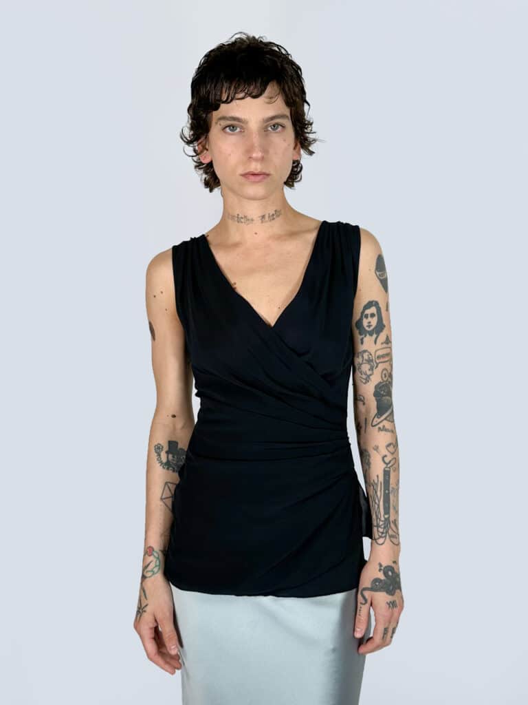 V-neck sleeveless blouse, 38.