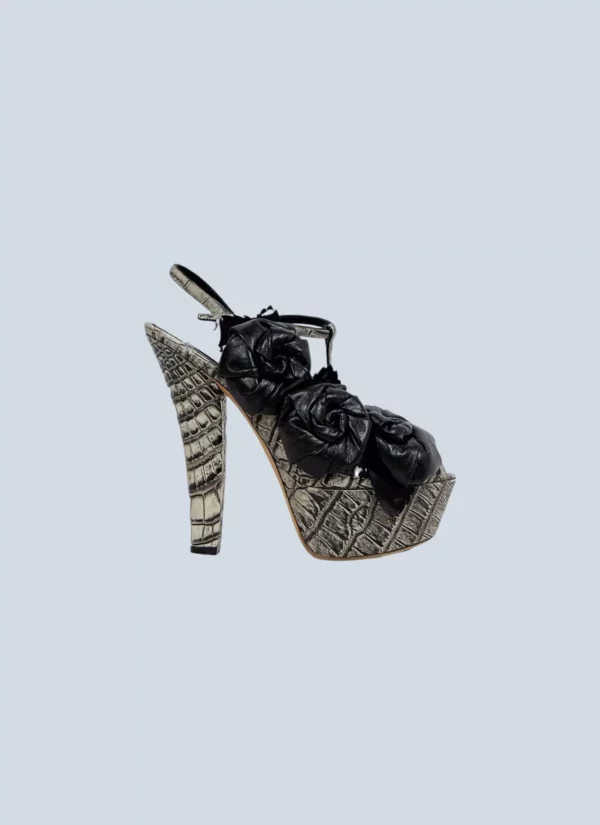 <b>Louis Vuitton</b> <br> sandali con plateau e applicazioni in pelle, 39.