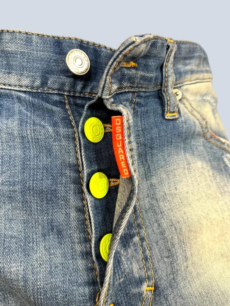 Bermuda in denim delavè con logo, 44., foto 3 di 5