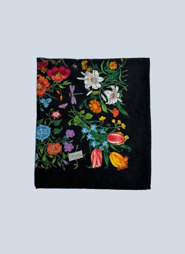 <b>Gucci</b> <br> telo mare in cotone stampa flora.