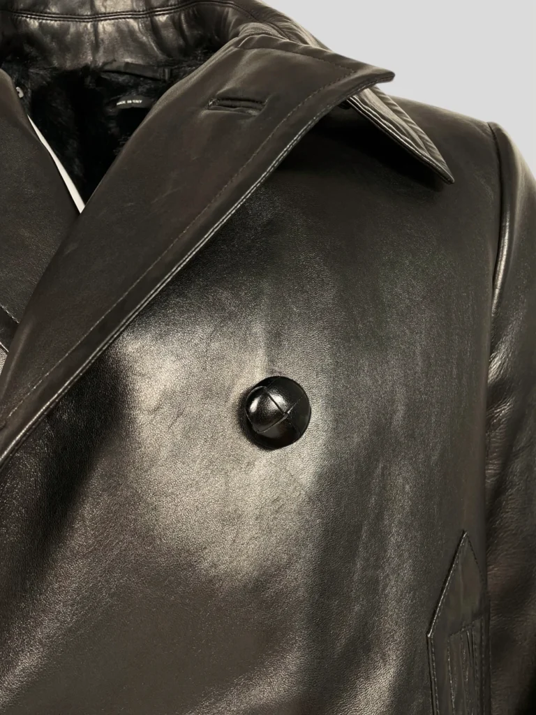 Double-breasted leather coat with fur lining., photo 5 of 10