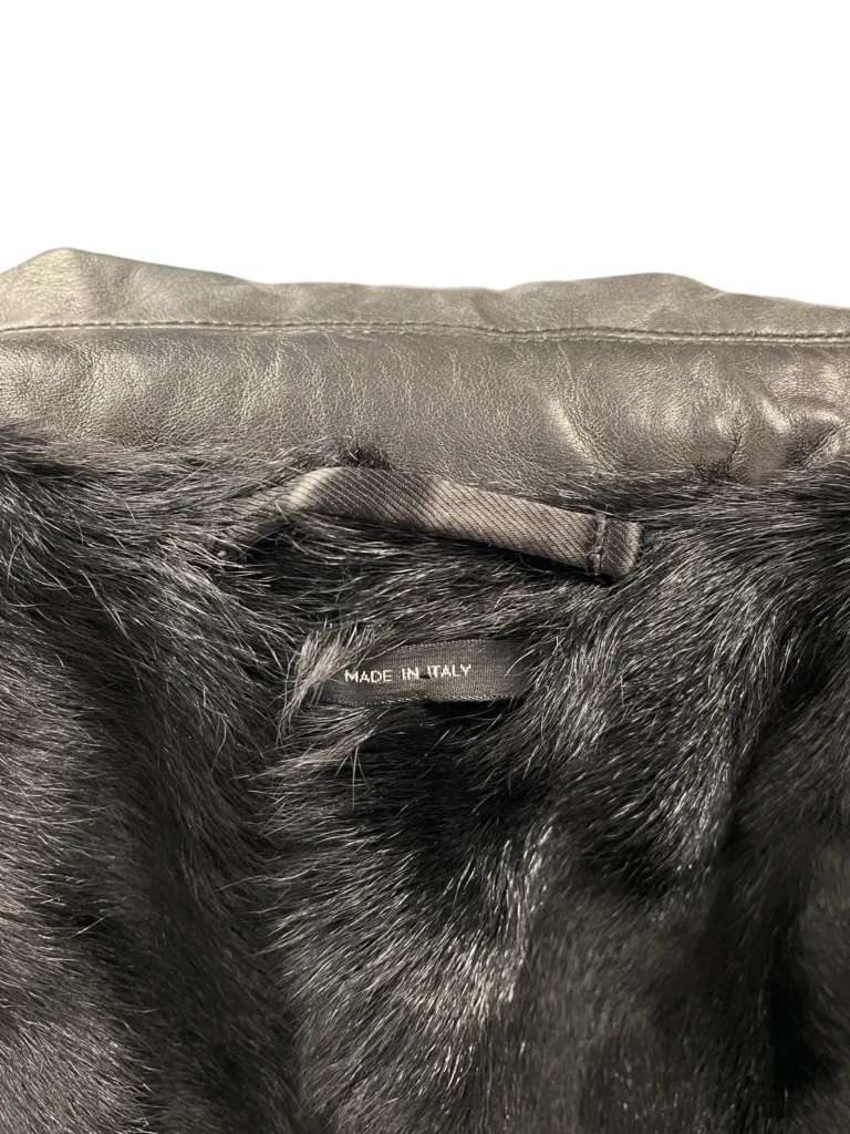 Double-breasted leather coat with fur lining., photo 8 of 10