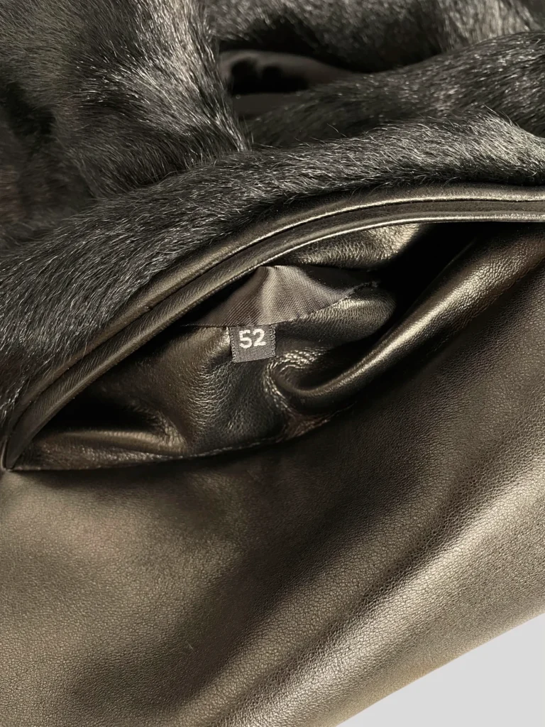 Double-breasted leather coat with fur lining., photo 9 of 10
