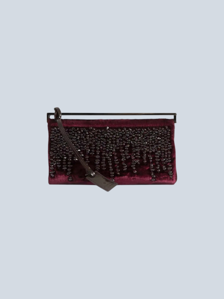 By Tom Ford, pochette in velluto e perline.
