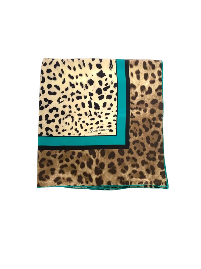Animalier print silk carrè.