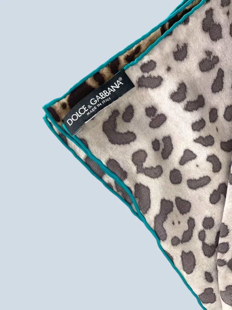 Carré in seta con stampa animalier., foto 3 di 5