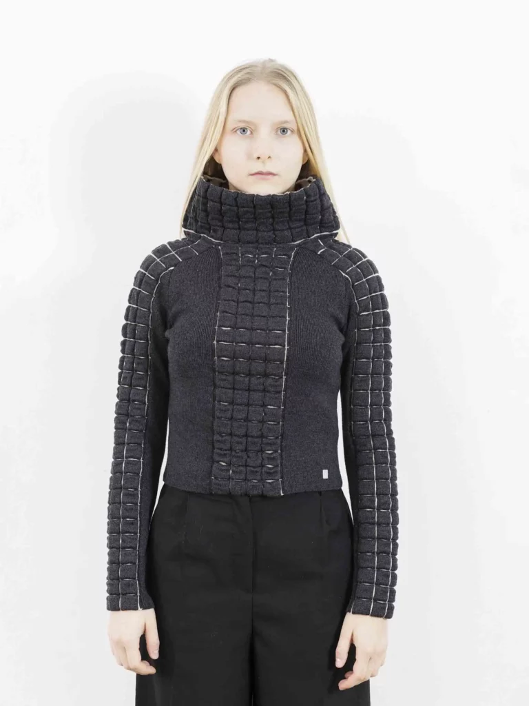 Maglione a collo alto in lana matelassé, 40.