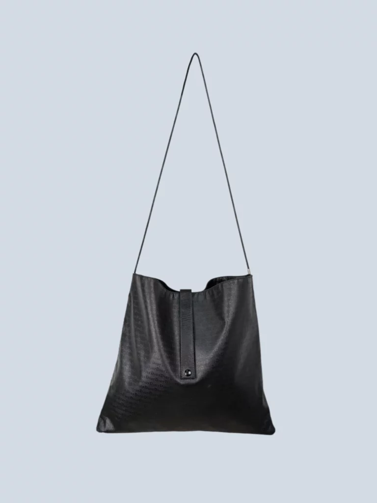 Borsa a spalla in tela cerata con stampa logo all-over.