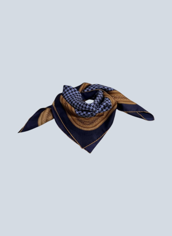 <b>Gucci</b> <br> carrè in seta motivo pied de poule.