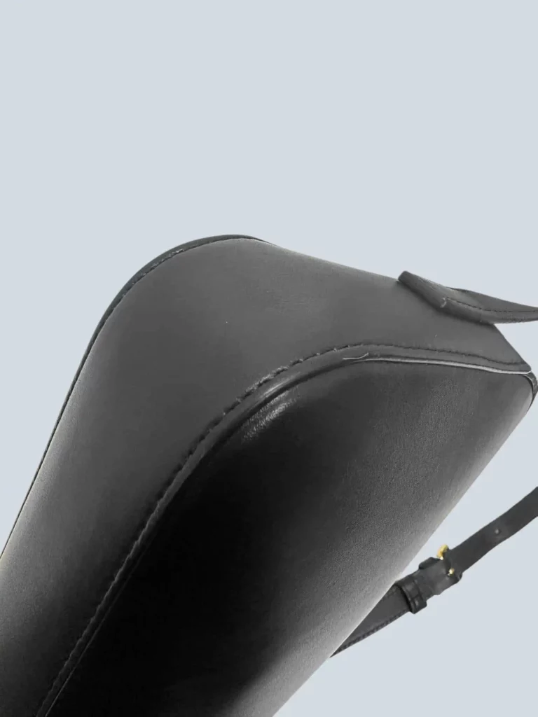 Borsa a spalla in pelle nera con logo., foto 5 di 9