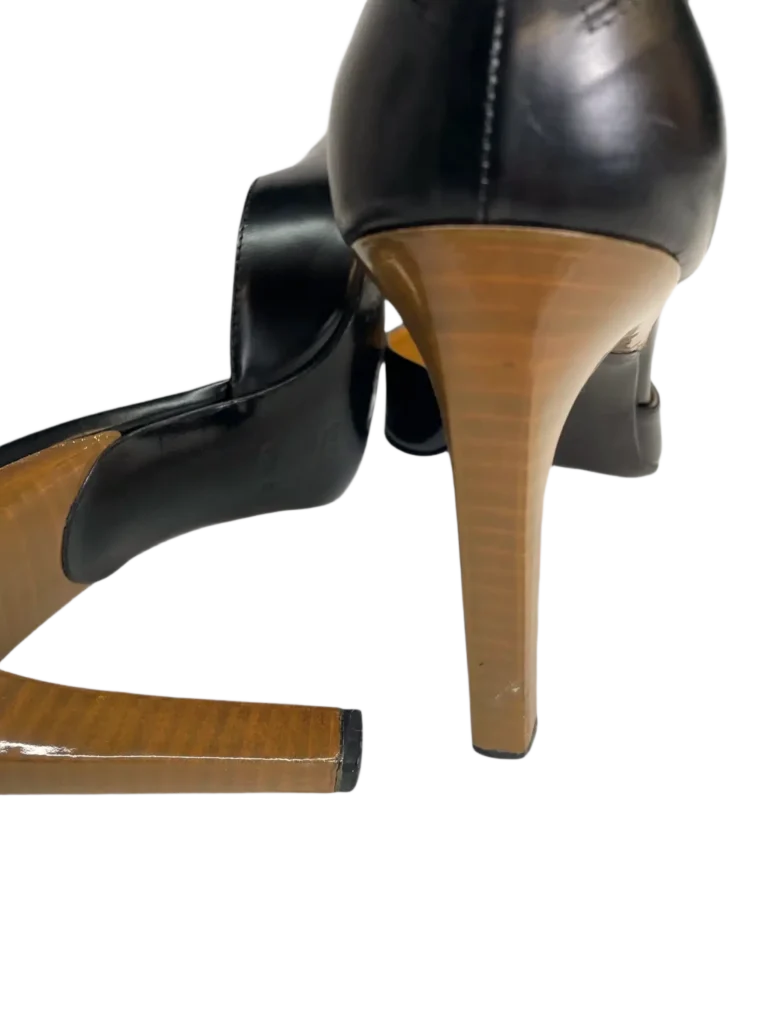 Décolleté in pelle con cinturino., foto 6 di 8