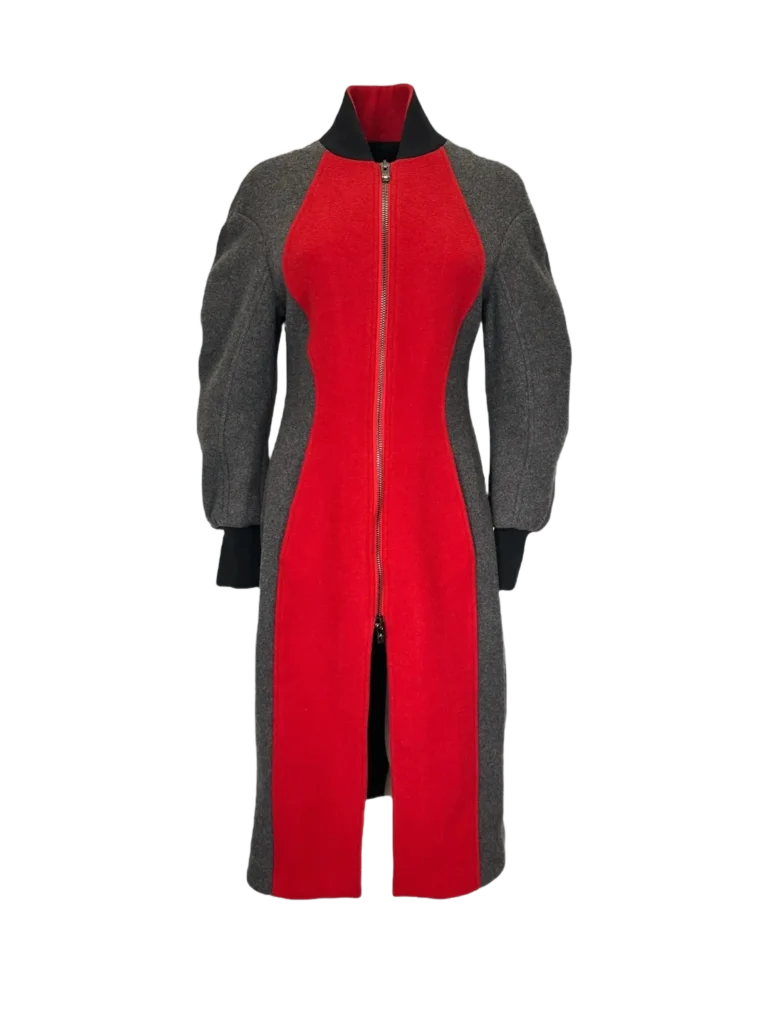 Two-tone zip-up long coat.
