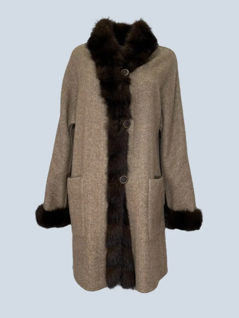 Cappotto lungo in cachemire e pelliccia reversibile, 48.