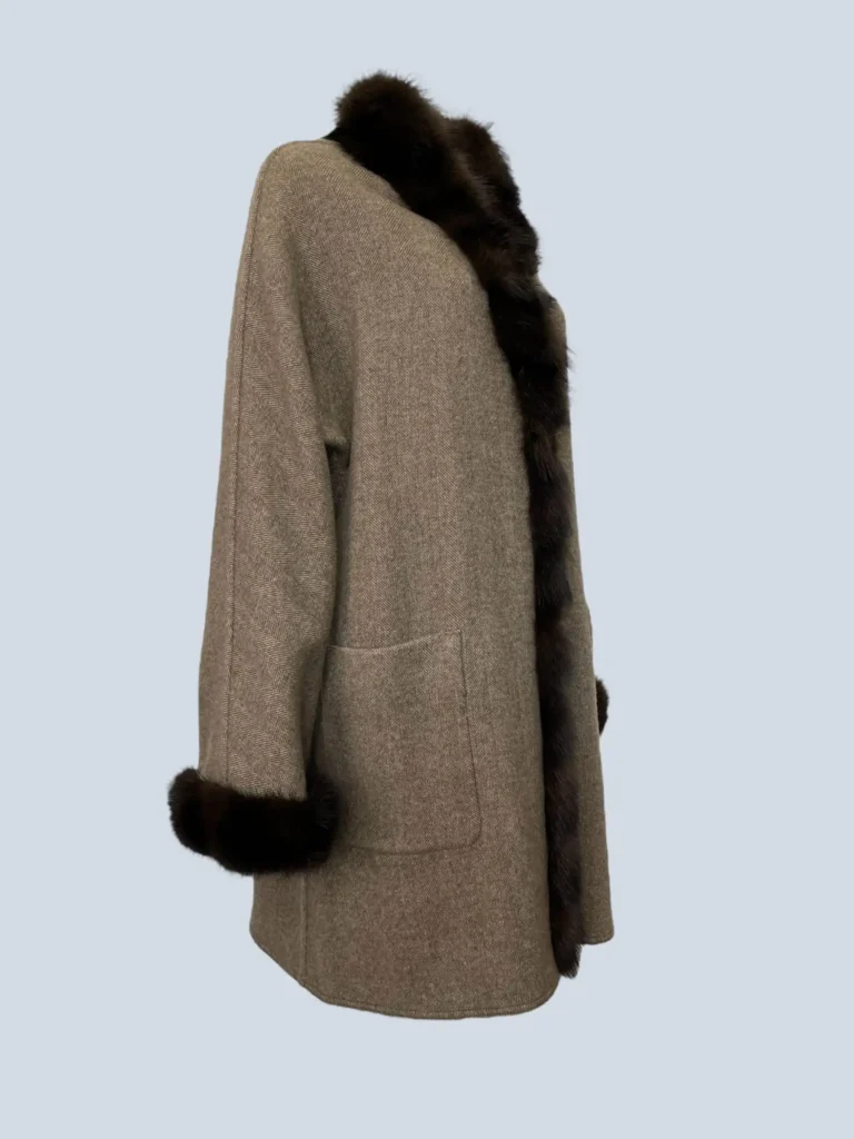 Cappotto lungo in cachemire e pelliccia reversibile, 48., foto 3 di 12
