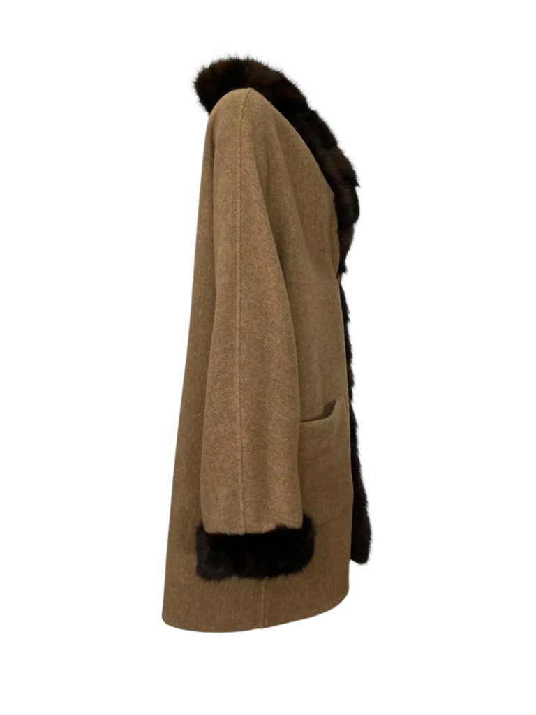 Cappotto lungo in cachemire e pelliccia reversibile., foto 6 di 12