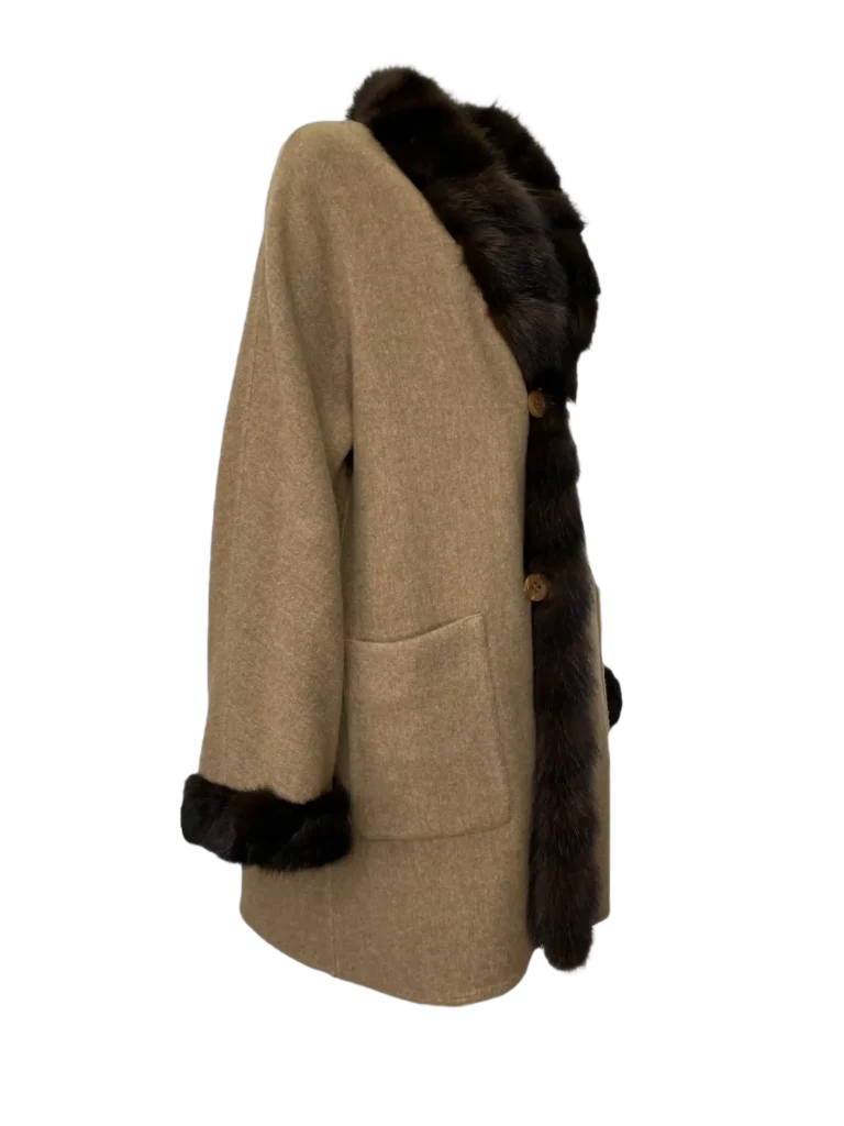 Cappotto lungo in cachemire e pelliccia reversibile., foto 4 di 12