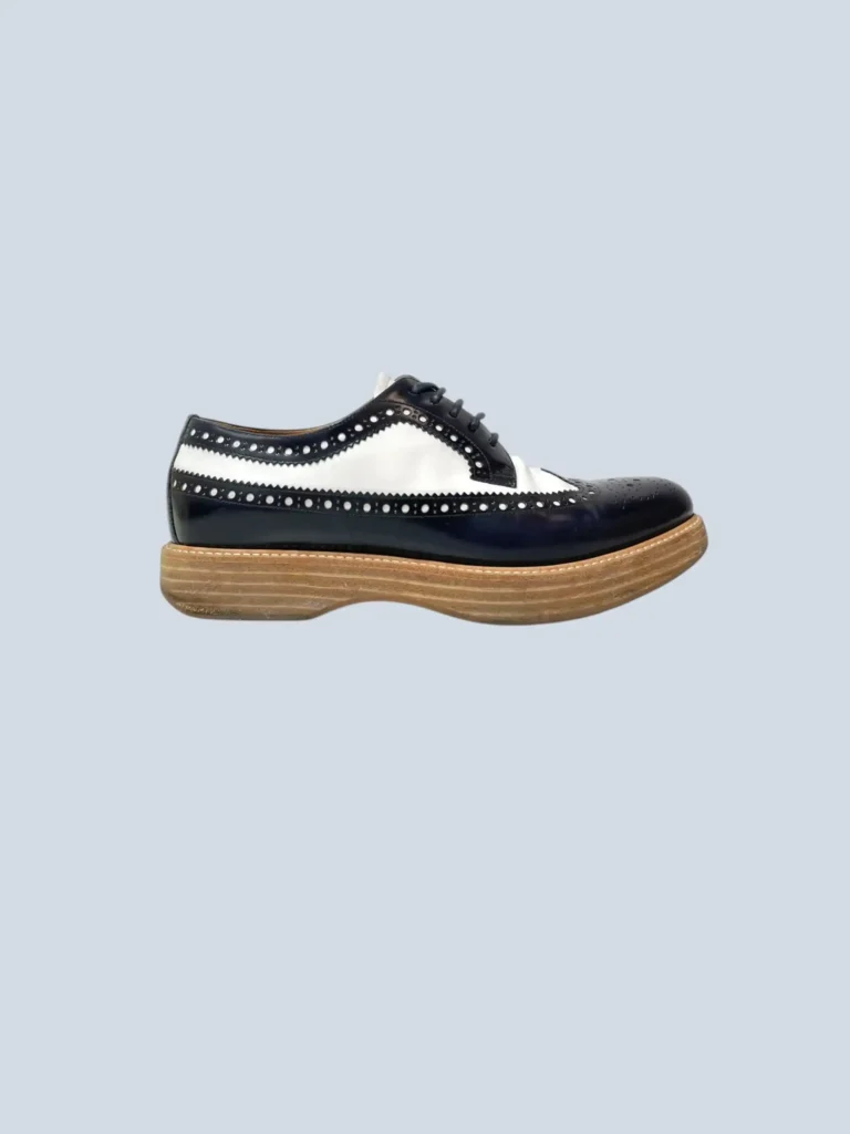 Scarpe stringate in pelle con suola in gomma, 39.