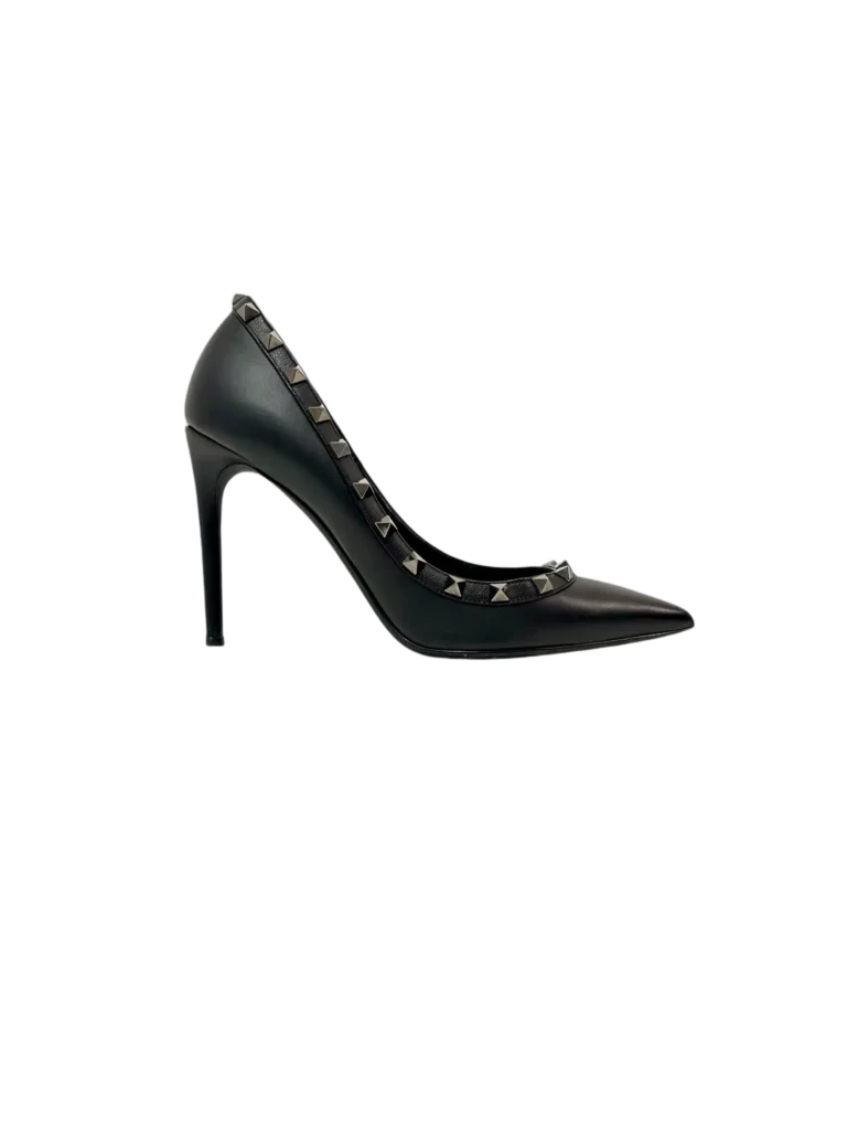 Garavani, Rockstud leather pumps.