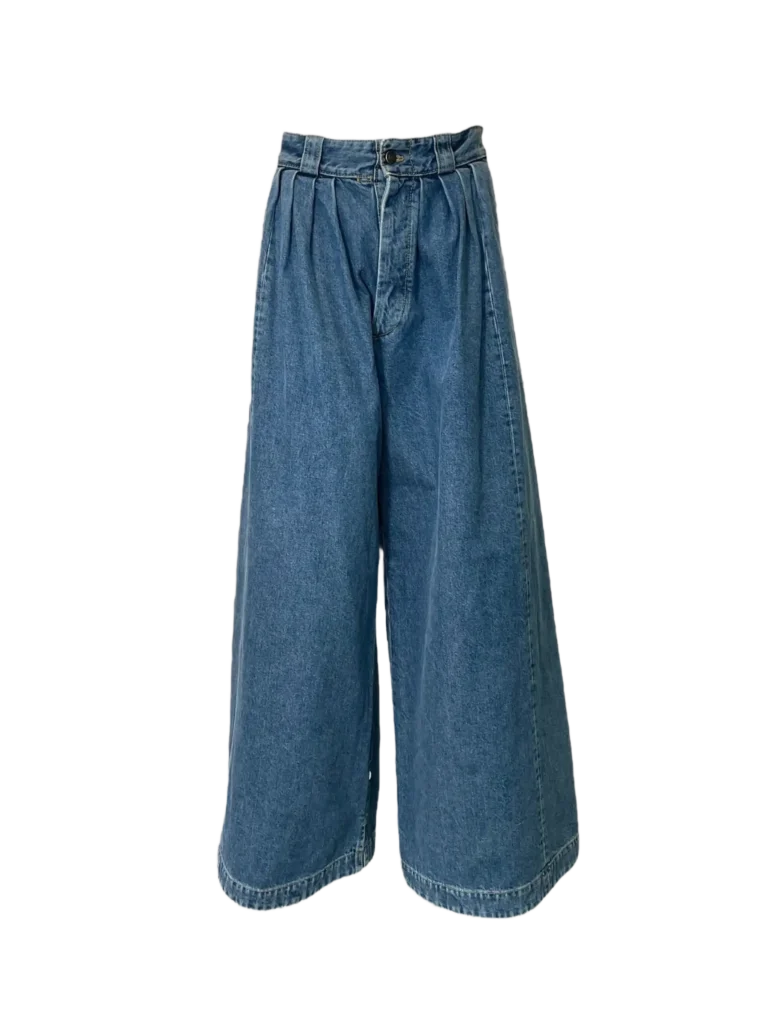 Denim baggy trousers.