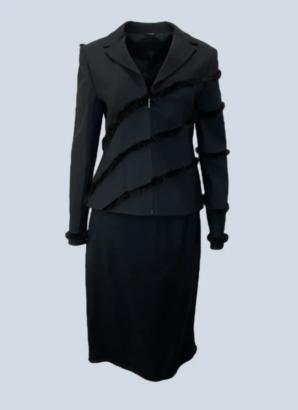<b>Gianni Versace</b><br> completo in lana e seta con inserti in pelliccia, 42.