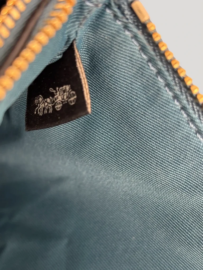 Pochette in pelle martellata., foto 10 di 10