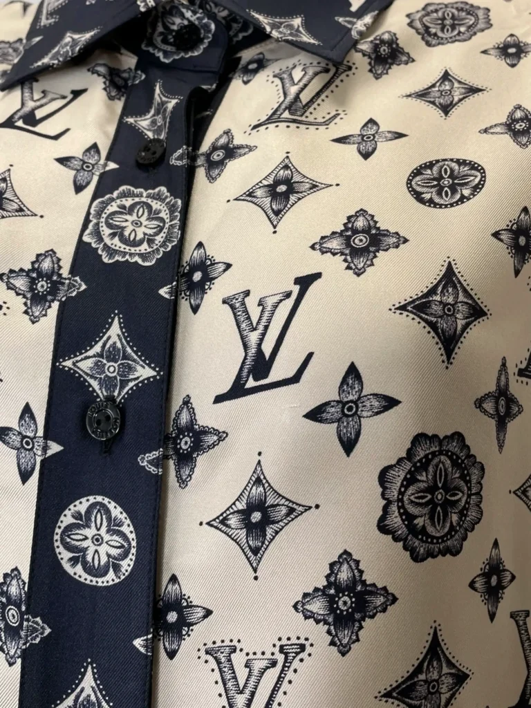 Camicia in twill di seta Monogram., foto 8 di 12