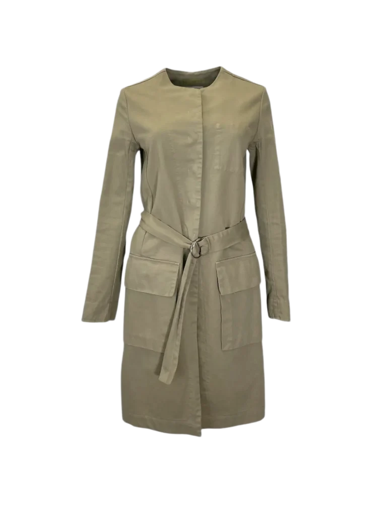 Cotton lightweight coat with buttons and belt.
