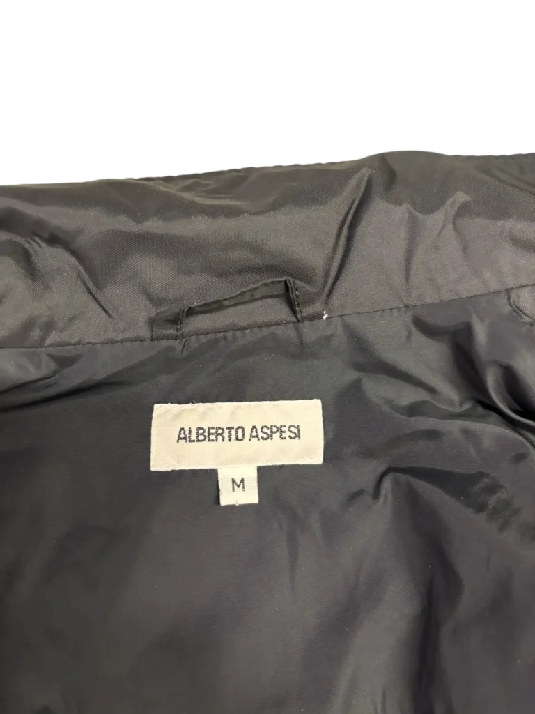 Waterproof jacket with 4 pockets., photo 6 of 6