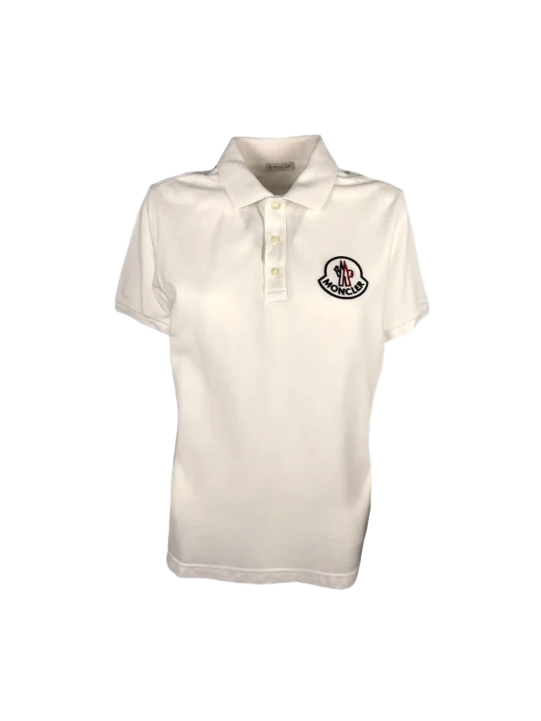Polo con logo.
