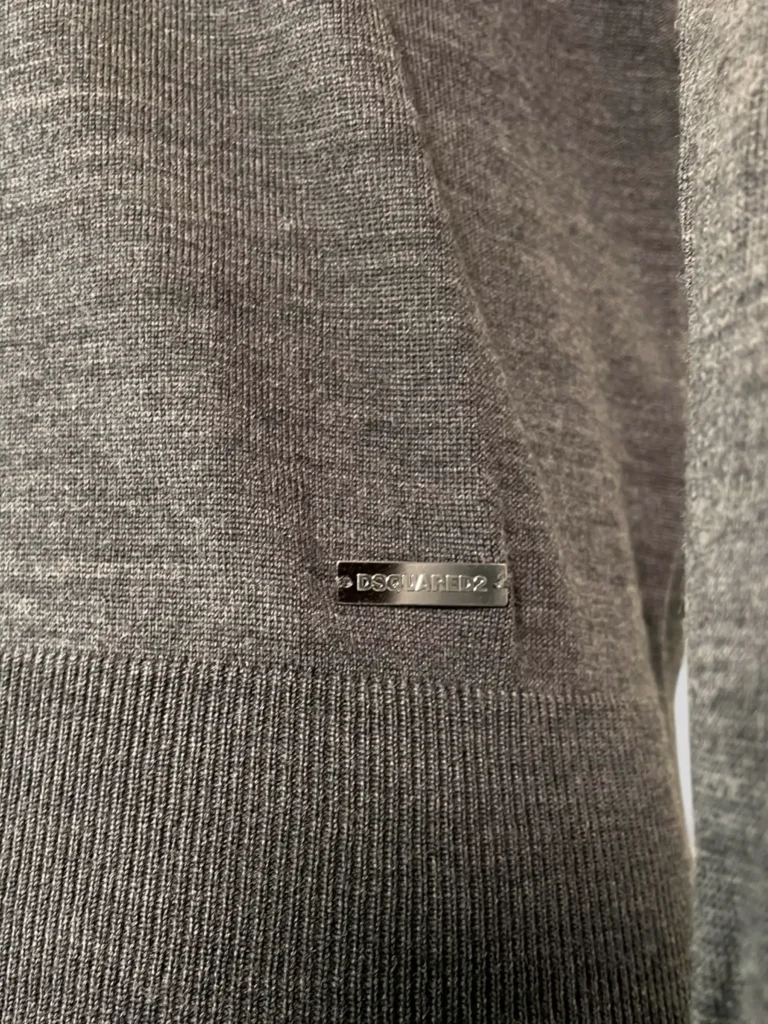 Maglione in fresco lana con scollo a V., foto 4 di 8