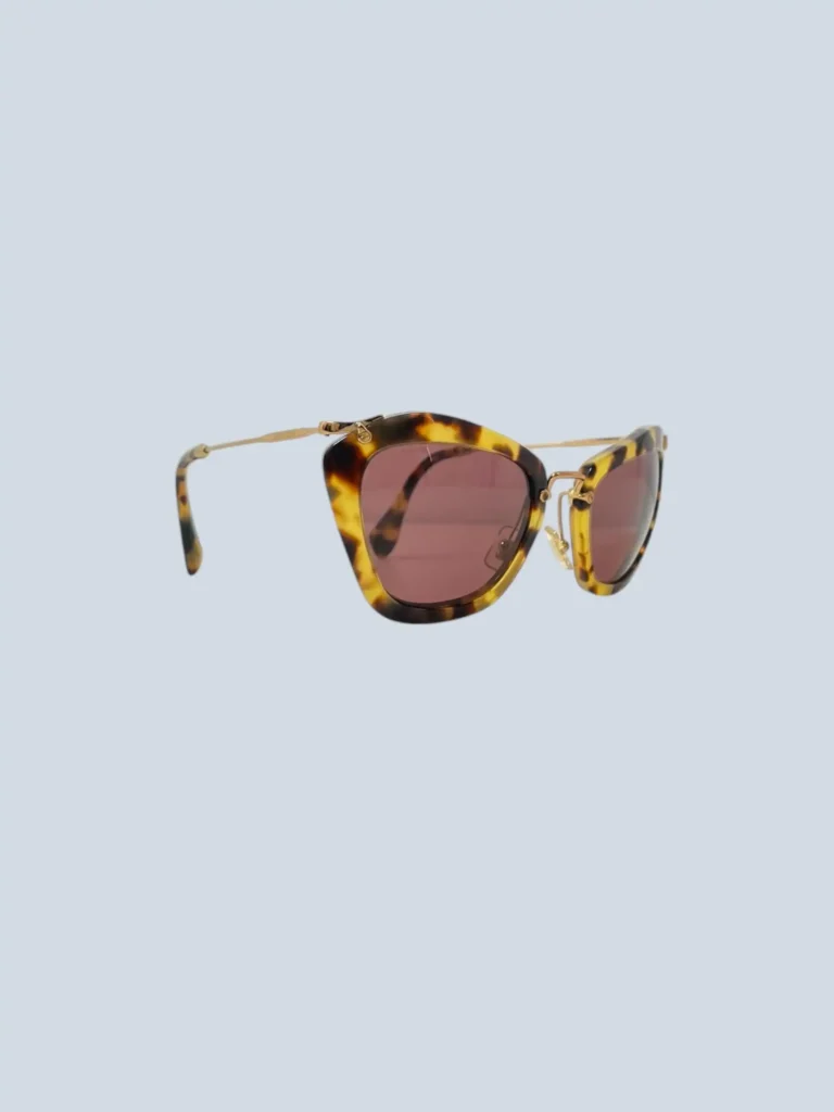 Occhiali da sole Cat Eye in acetato havana e metallo.