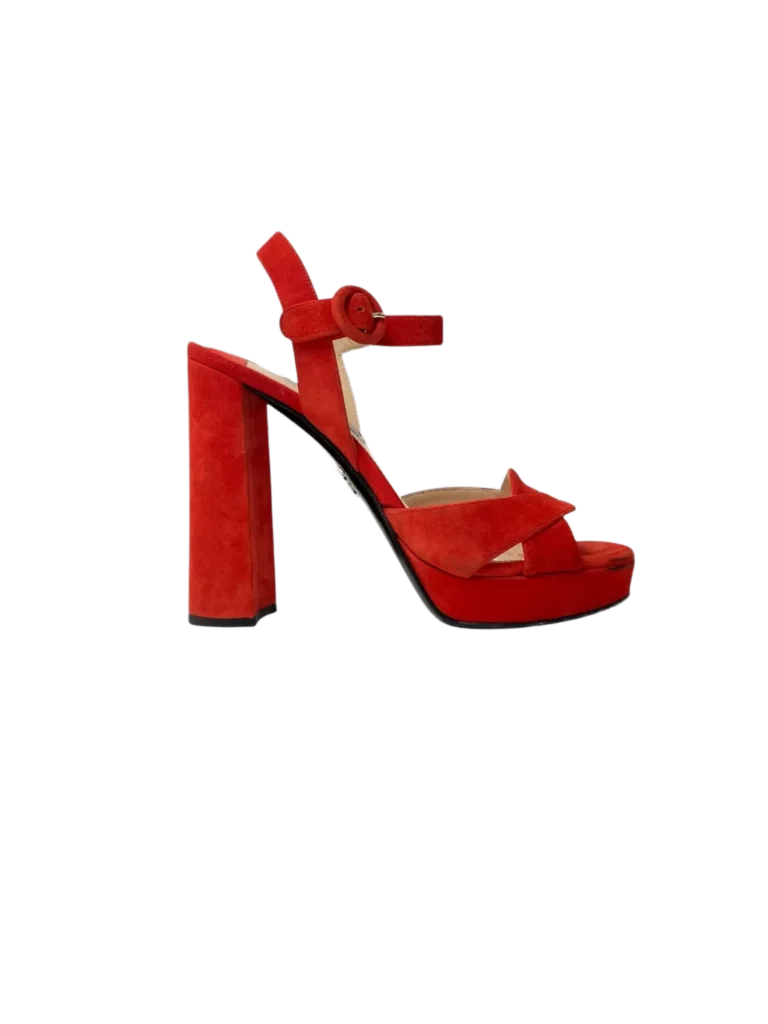 Sandali in suede con platform.