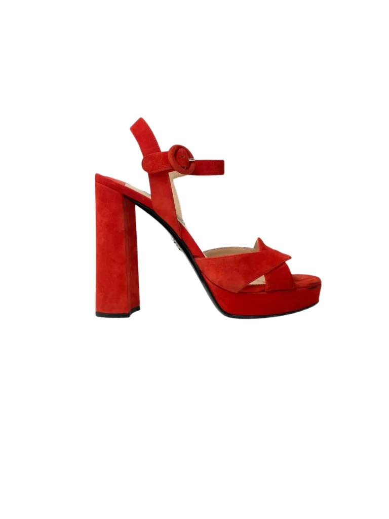 Sandali in suede con platform.
