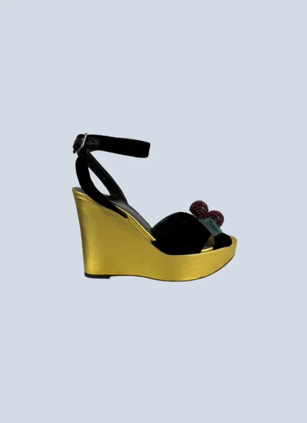 <b>Yves Saint Laurent</b> <br> sandali con applicazioni, 37.