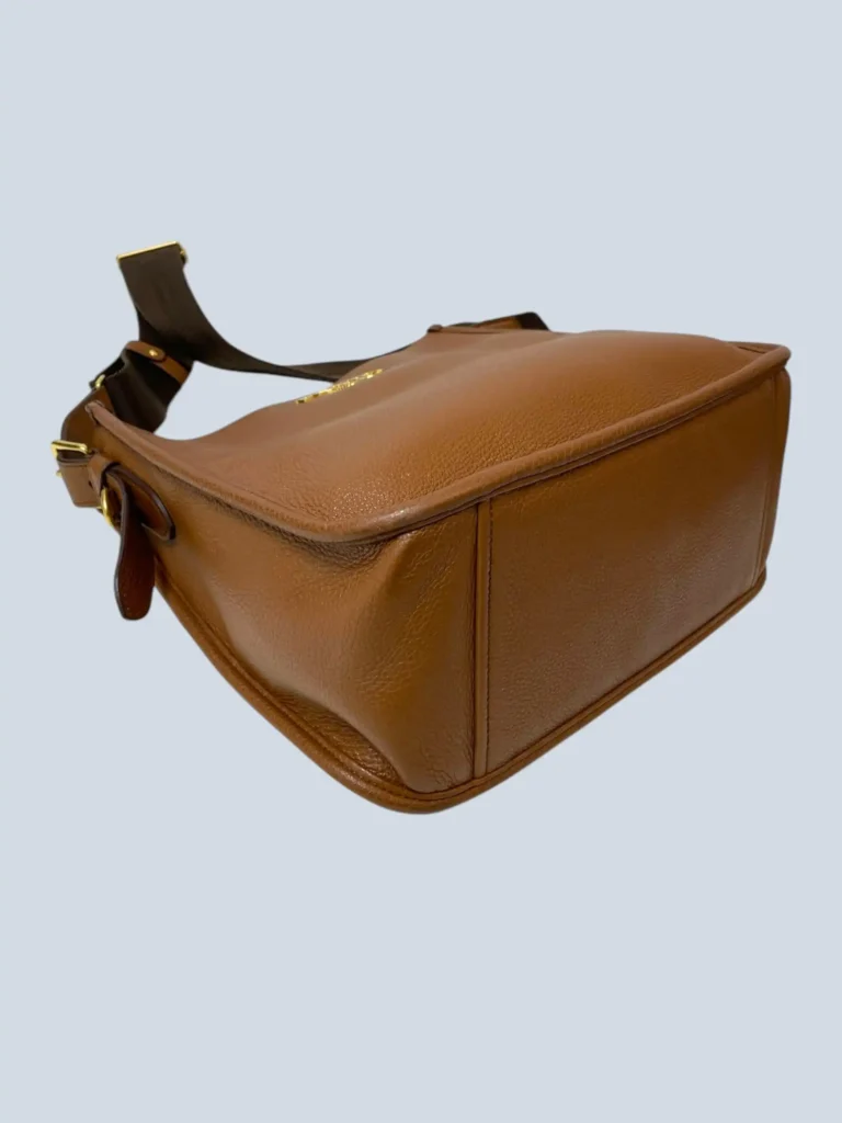 Borsa a tracolla in pelle martellata logo lettering., foto 8 di 13