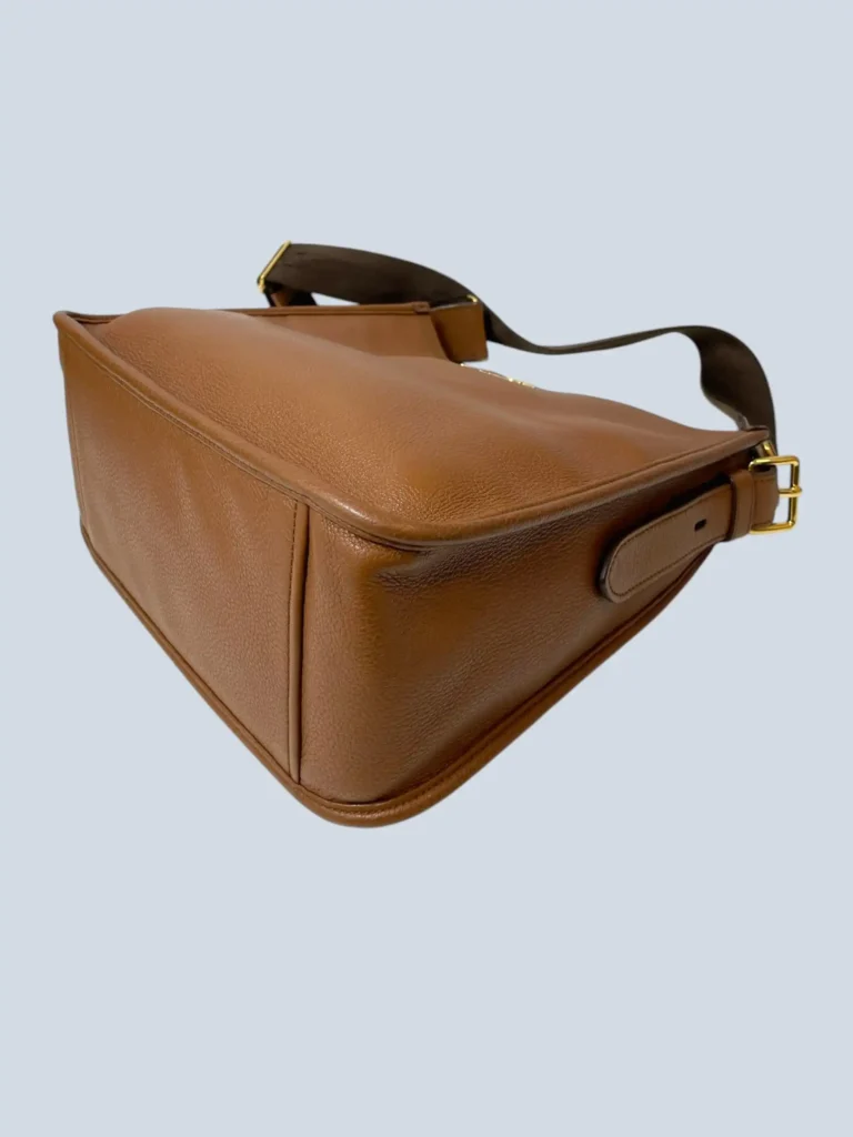 Borsa a tracolla in pelle martellata logo lettering., foto 7 di 13