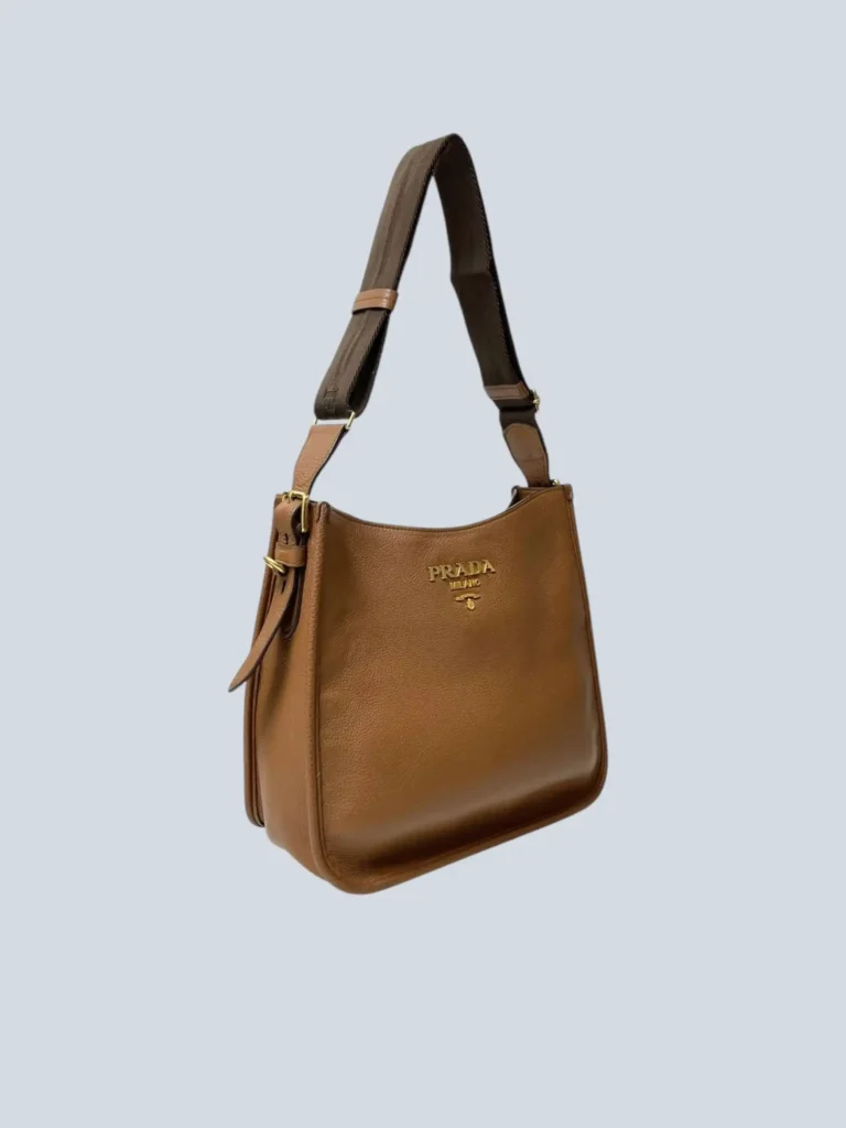Borsa a tracolla in pelle martellata logo lettering., foto 3 di 13