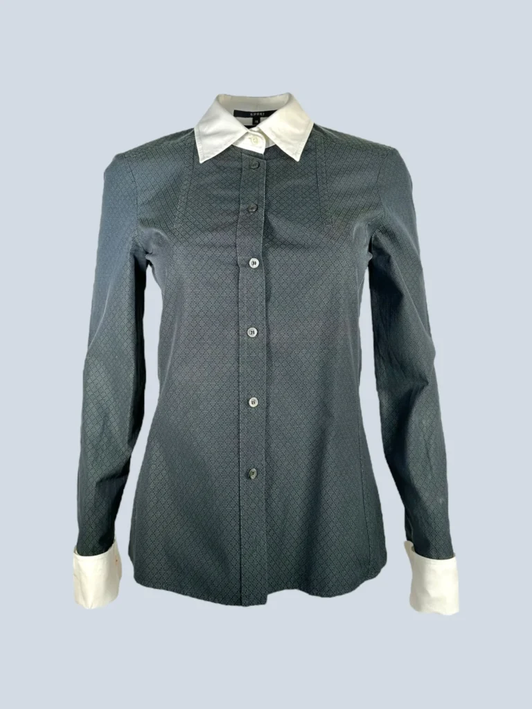 Camicia in cotone con gemelli logati.