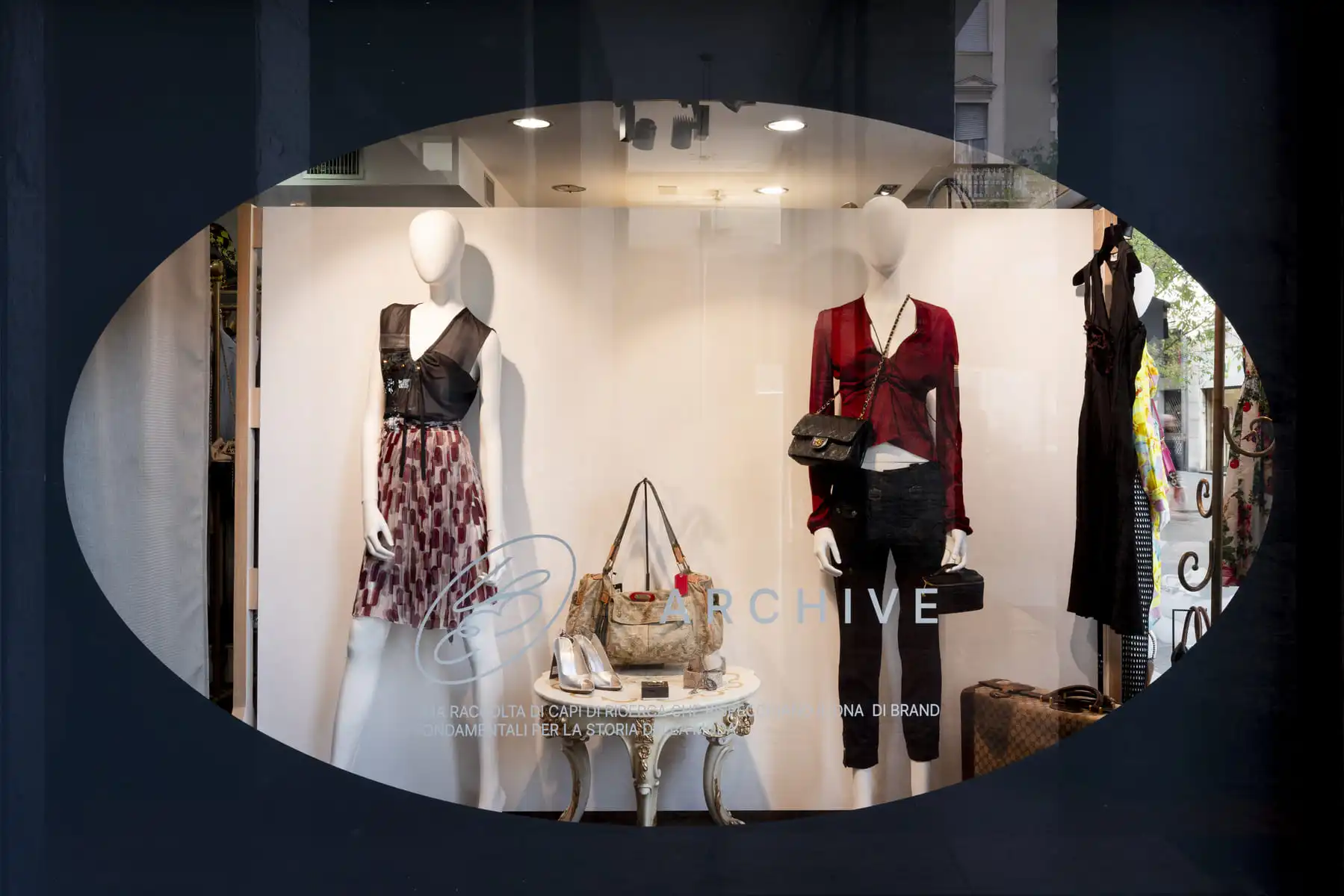 foto 1 punto vendita legnano pagina le boutiques la belle epoque boutique abbigliamento second hand luxury brand
