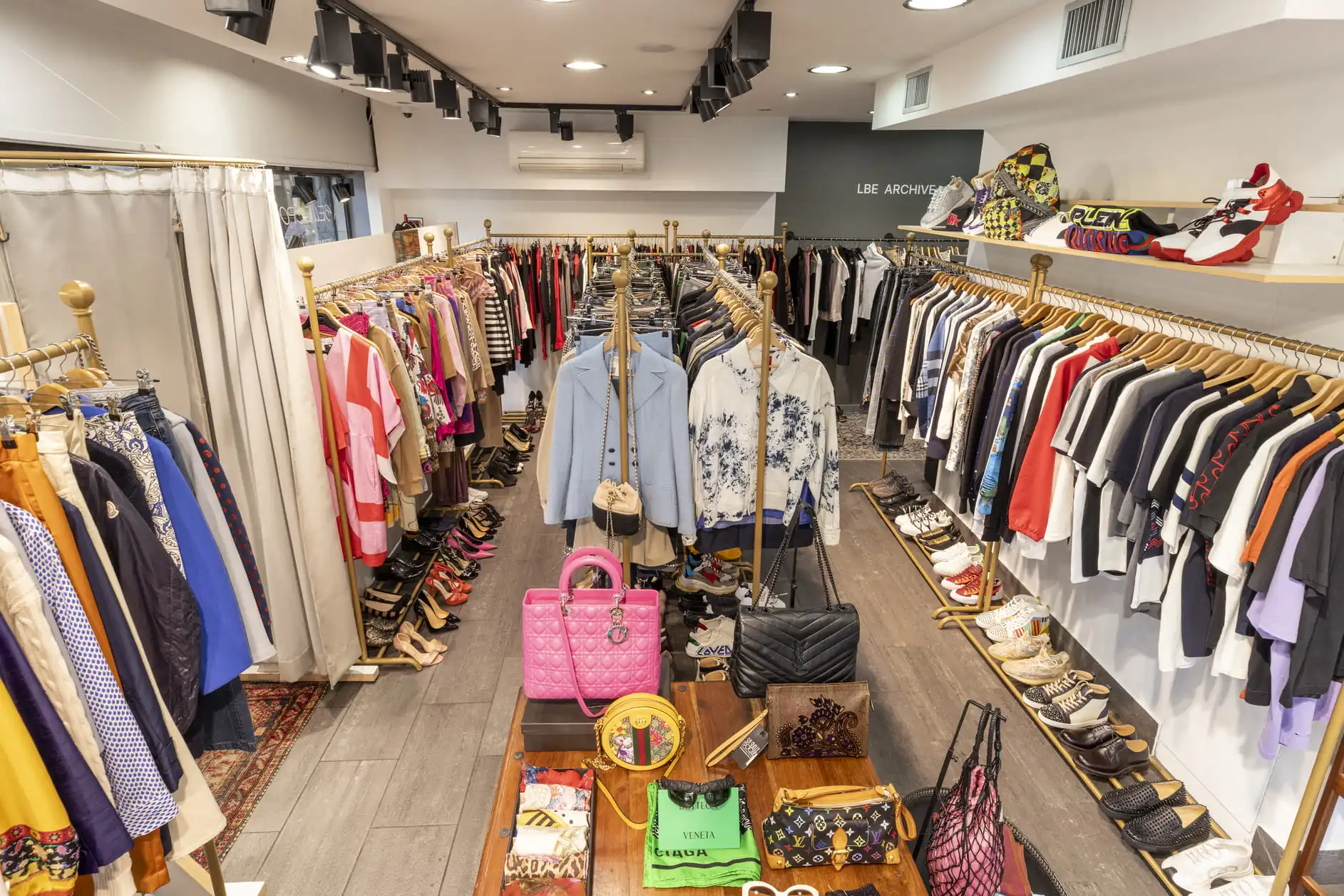 foto 5 punto vendita legnano pagina le boutiques la belle epoque boutique abbigliamento second hand luxury brand