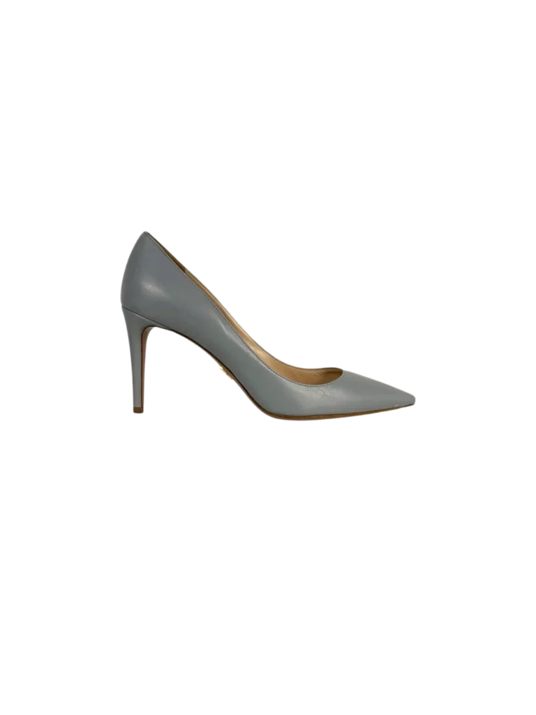 Leather pumps.