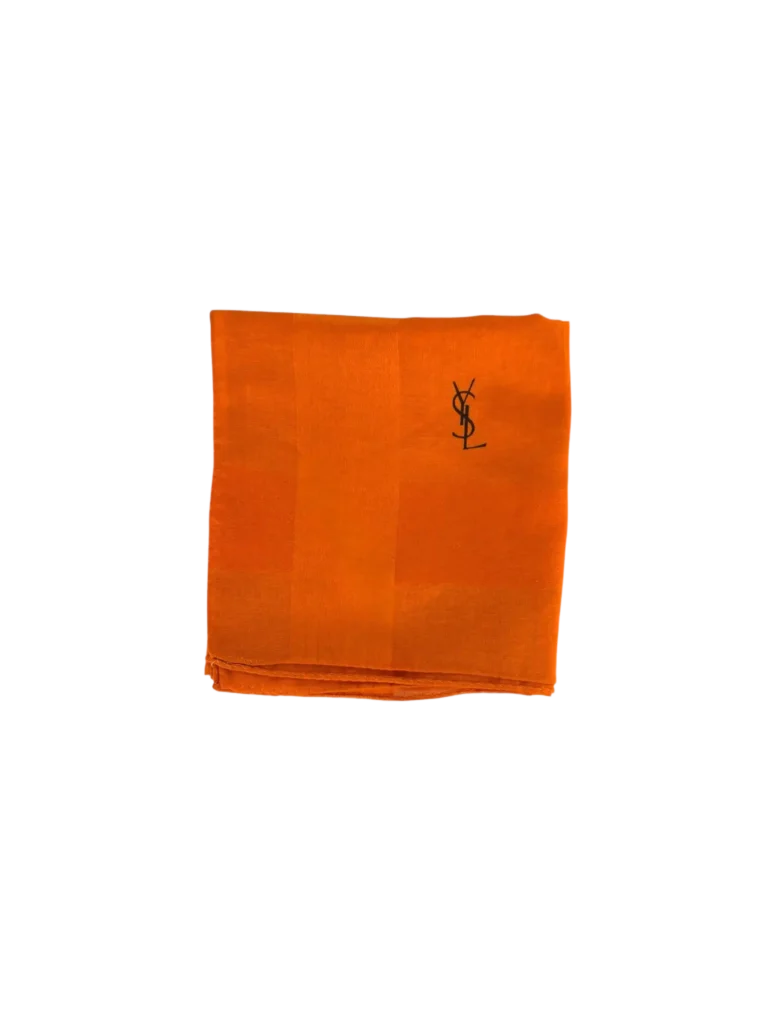 Foulard in seta con logo.