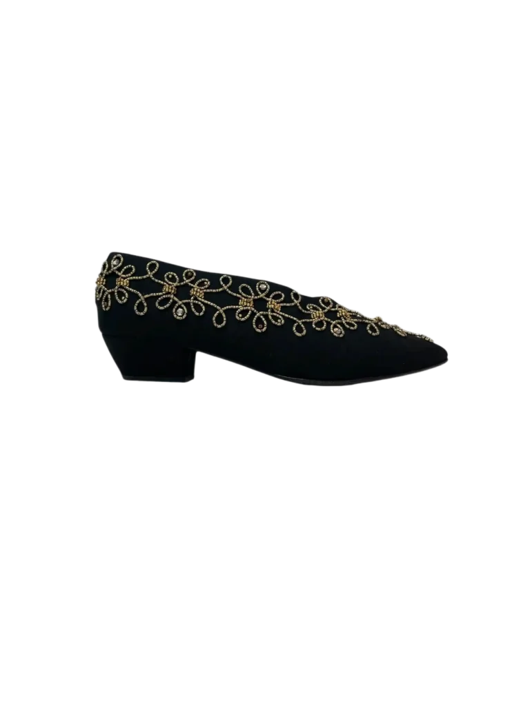 Ballerine con tacco in nylon con ricami.